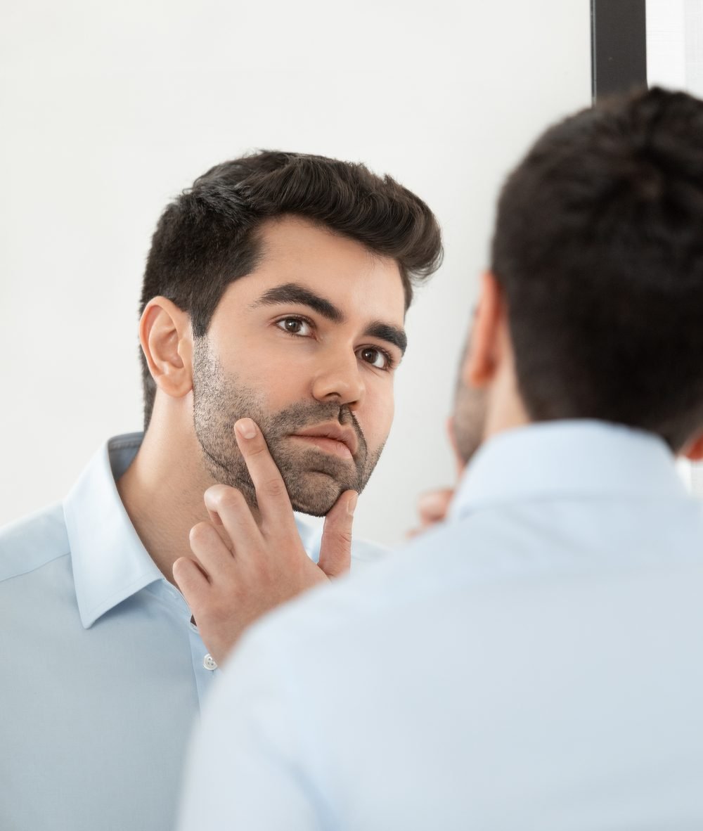 Dr. João Victor Bezerra, médico dermatologista em Londrina — rosto após emagrecimento