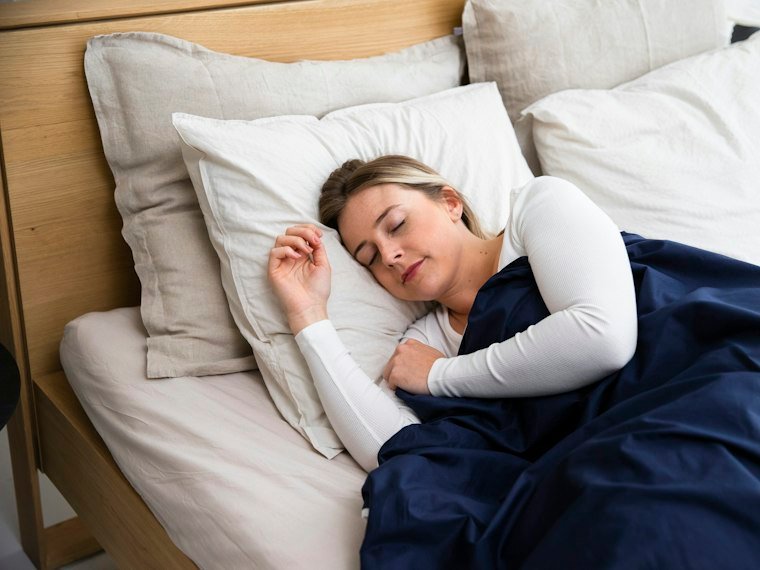 Noite mais tranquila: músculo relaxado, menos tensão ao acordar